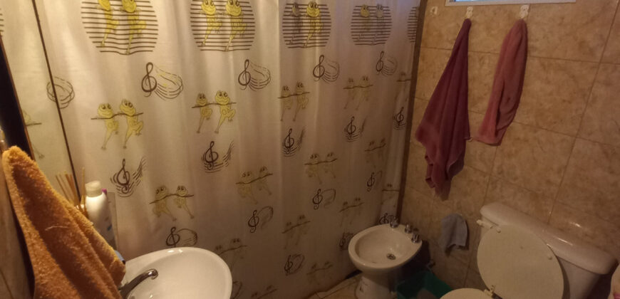 AMPLIA CASA+DOS DEPARTAMENTOS+DOS MONOAMBIENTES