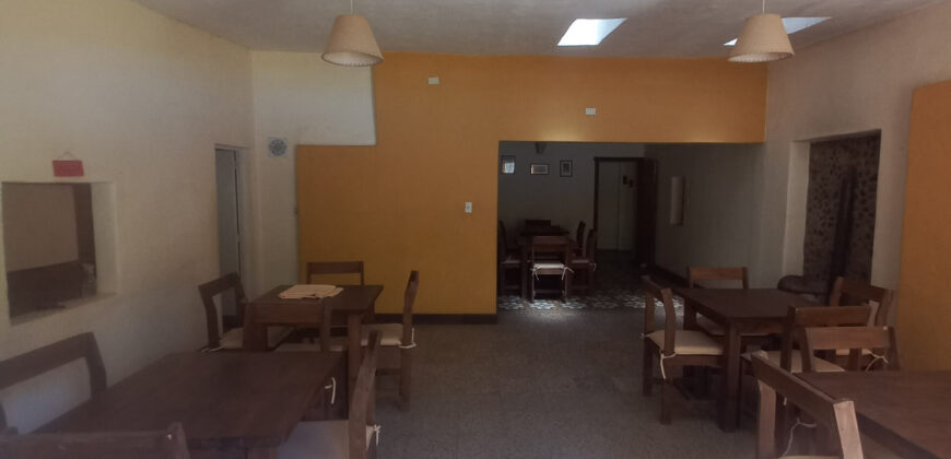 SE VENDE AMPLIA HOSTERIA Y CABAÑAS CON PILETA