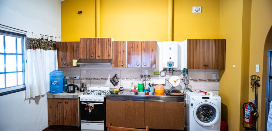 HERMOSA CASA DE TRES DORMITORIOS + DEPARTAMENTO- IDEAL PARA EMPRENDIMIENTO TURISTICO