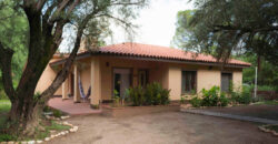 HERMOSA CASA DE TRES DORMITORIOS + DEPARTAMENTO- IDEAL PARA EMPRENDIMIENTO TURISTICO