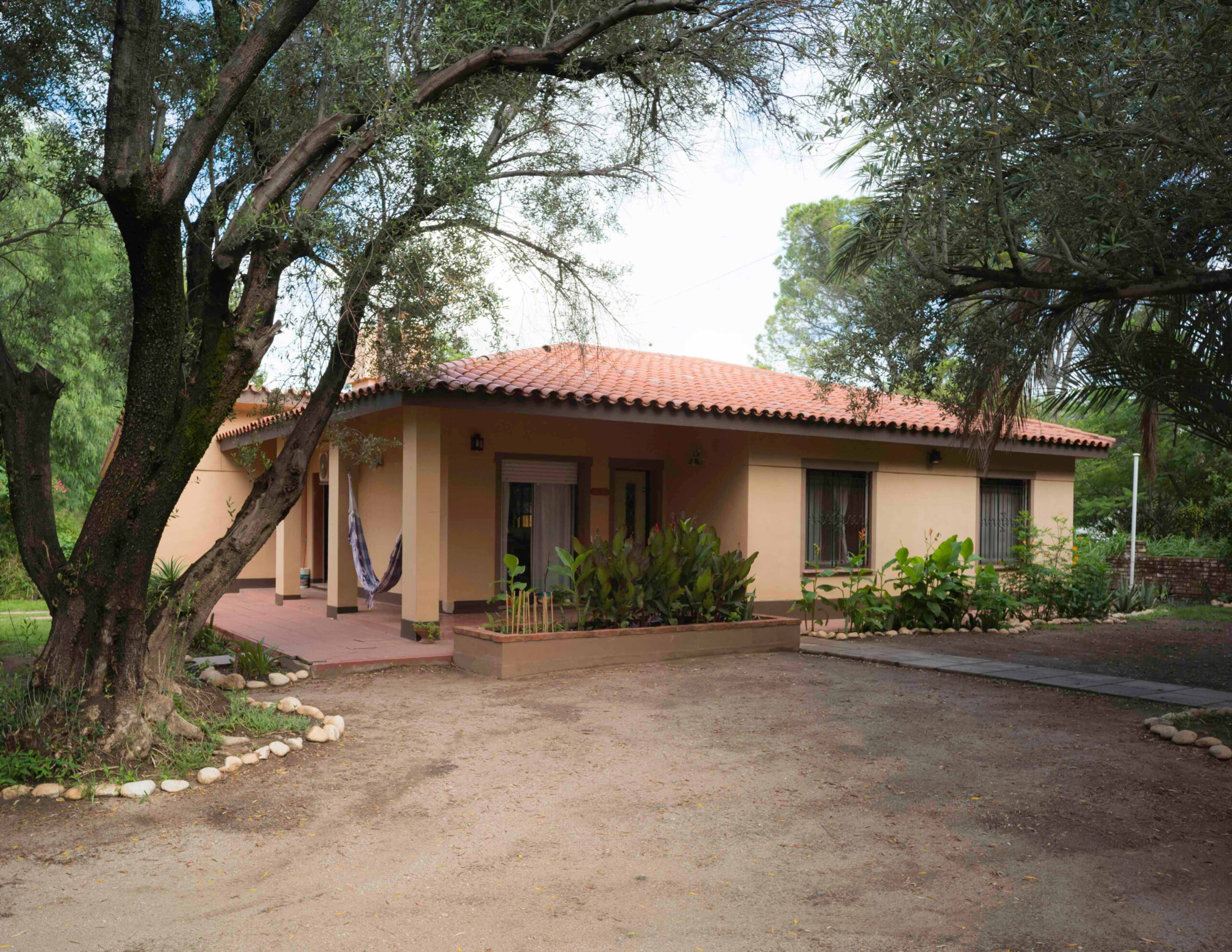 HERMOSA CASA DE TRES DORMITORIOS + DEPARTAMENTO- IDEAL PARA EMPRENDIMIENTO TURISTICO