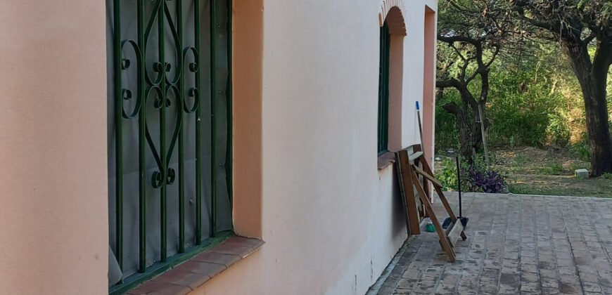 SE VENDE CASA + DOS CABAÑAS – LUGAR TRANQUILO!