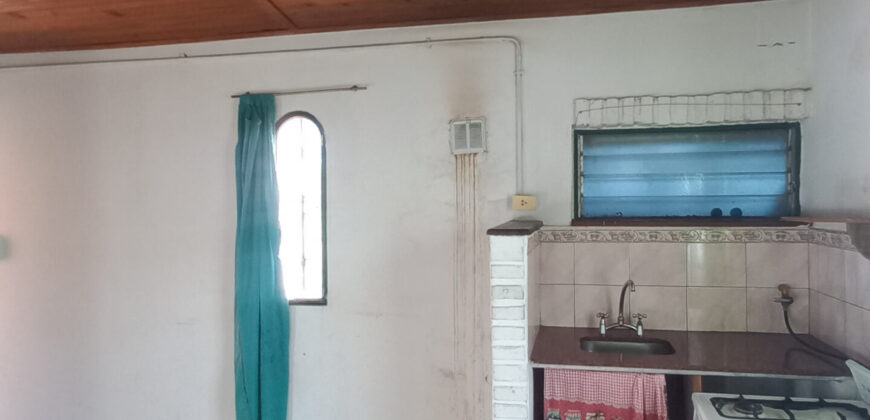 SE VENDE CASA + DOS CABAÑAS – LUGAR TRANQUILO!
