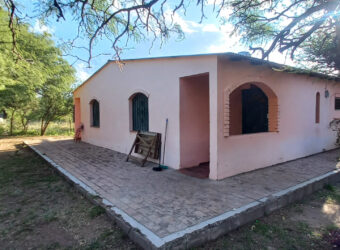 SE VENDE CASA + DOS CABAÑAS – LUGAR TRANQUILO!