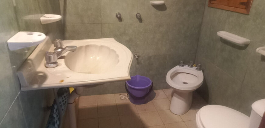 EN PLENO CENTRO DE SAN MARCOS AMPLIA CASA Y MONOAMBIENTE