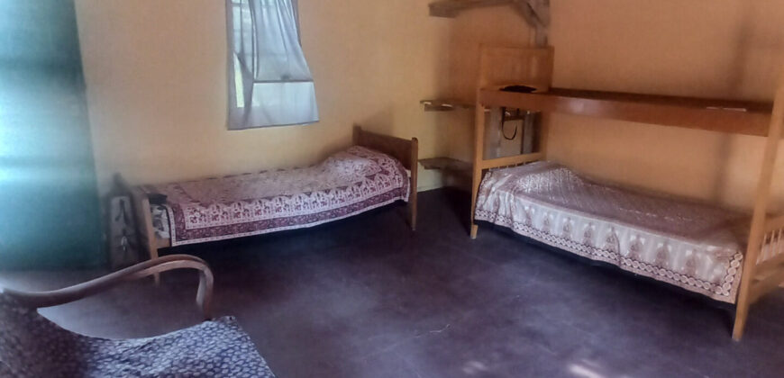 EN PLENO CENTRO DE SAN MARCOS AMPLIA CASA Y MONOAMBIENTE