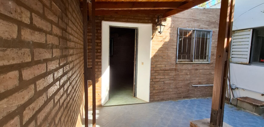 CASA CON 3 DORMITORIOS + AMPLIO GALPON