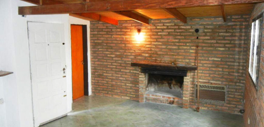 CASA CON 3 DORMITORIOS + AMPLIO GALPON