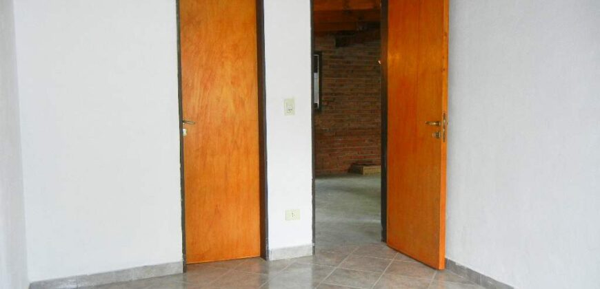 CASA CON 3 DORMITORIOS + AMPLIO GALPON