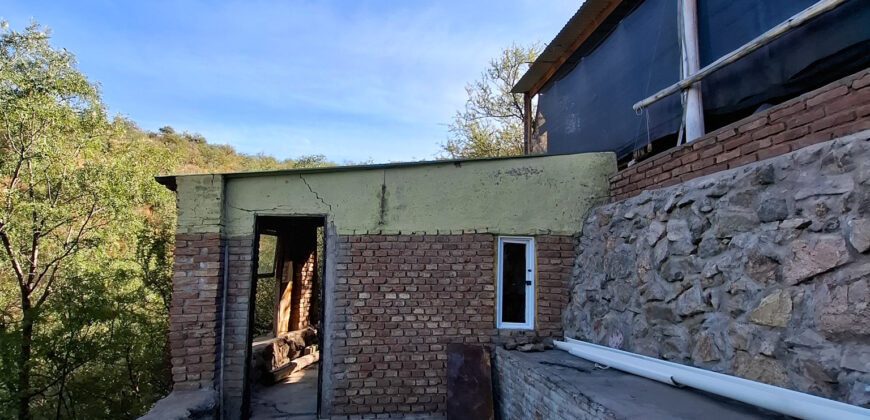 CASA EN MEDIO DE LOS CERROS- terreno de 5000m2-