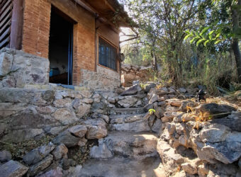 CASA EN MEDIO DE LOS CERROS- terreno de 5000m2-
