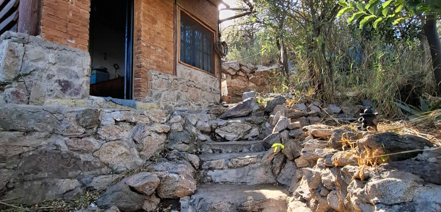 CASA EN MEDIO DE LOS CERROS- terreno de 5000m2-
