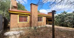 SE VENDE CASA DE DOS DORMITORIOS A TRES CUADRAS DE LA PLAZA