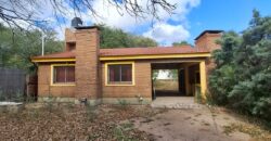 SE VENDE CASA DE DOS DORMITORIOS A TRES CUADRAS DE LA PLAZA