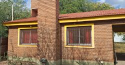 SE VENDE CASA DE DOS DORMITORIOS A TRES CUADRAS DE LA PLAZA
