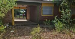 SE VENDE CASA DE DOS DORMITORIOS A TRES CUADRAS DE LA PLAZA