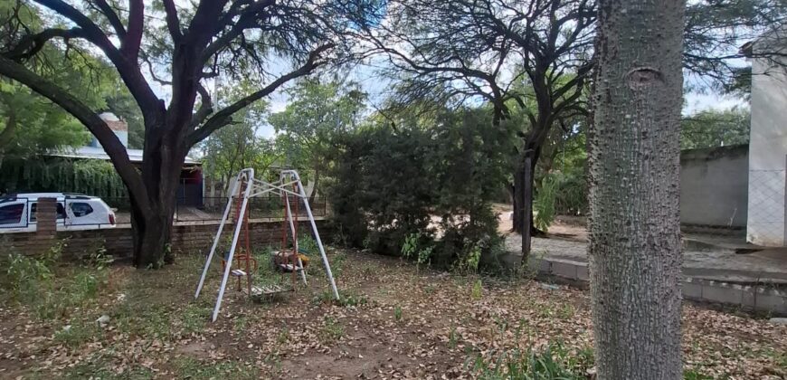 SE VENDE CASA DE DOS DORMITORIOS A TRES CUADRAS DE LA PLAZA