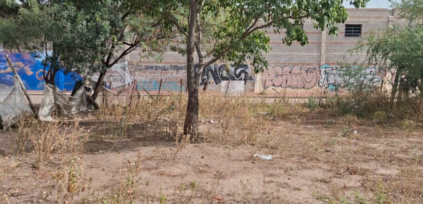 SE VENDE CASA DE DOS DORMITORIOS A TRES CUADRAS DE LA PLAZA