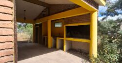 SE VENDE CASA DE DOS DORMITORIOS A TRES CUADRAS DE LA PLAZA