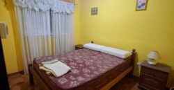 SE VENDE CASA DE DOS DORMITORIOS A TRES CUADRAS DE LA PLAZA