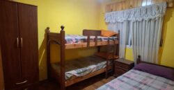 SE VENDE CASA DE DOS DORMITORIOS A TRES CUADRAS DE LA PLAZA