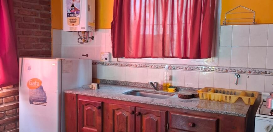 SE VENDE CASA DE DOS DORMITORIOS A TRES CUADRAS DE LA PLAZA