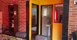 SE VENDE CASA DE DOS DORMITORIOS A TRES CUADRAS DE LA PLAZA
