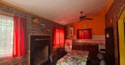 SE VENDE CASA DE DOS DORMITORIOS A TRES CUADRAS DE LA PLAZA