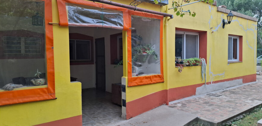 CHALLET DE TRES DORMITORIOS- DOS BAÑOS- PARQUE CON PILETA