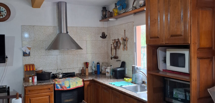 CHALLET DE TRES DORMITORIOS- DOS BAÑOS- PARQUE CON PILETA