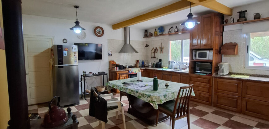 CHALLET DE TRES DORMITORIOS- DOS BAÑOS- PARQUE CON PILETA