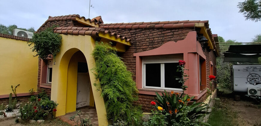 CHALLET DE TRES DORMITORIOS- DOS BAÑOS- PARQUE CON PILETA