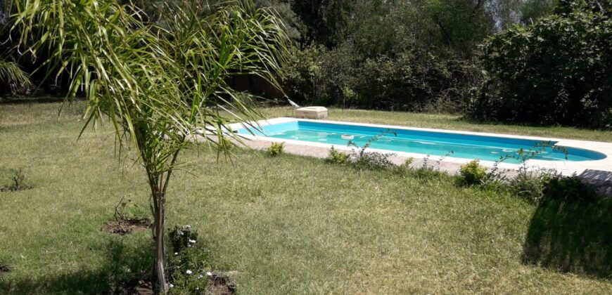 CHALLET DE TRES DORMITORIOS- DOS BAÑOS- PARQUE CON PILETA