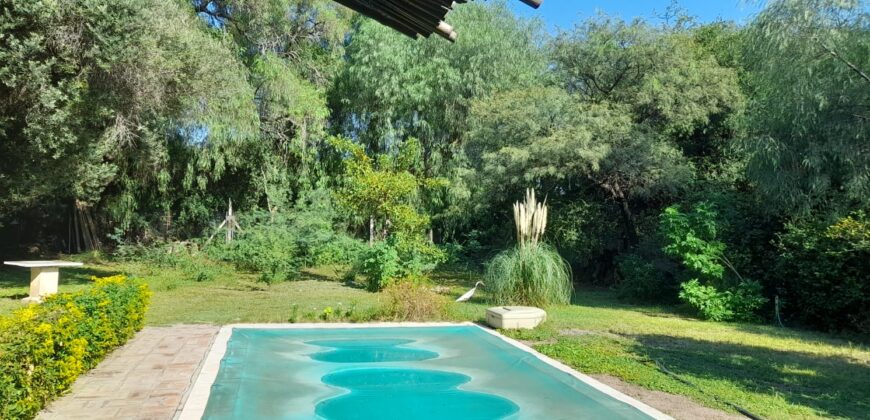 CHALLET DE TRES DORMITORIOS- DOS BAÑOS- PARQUE CON PILETA