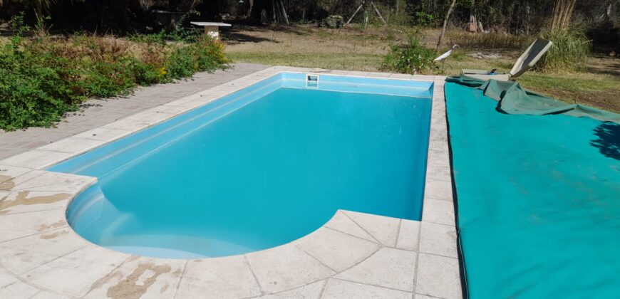 CHALLET DE TRES DORMITORIOS- DOS BAÑOS- PARQUE CON PILETA