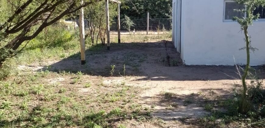 CASA DE DOS DORMITORIOS POR LOS CALLEJONES NATURALES- LA BANDA