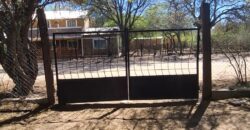 SE VENDE CASA DE DOS PISOS, HERMOSA VISTA A LOS CERROS. BUENA UBICACION