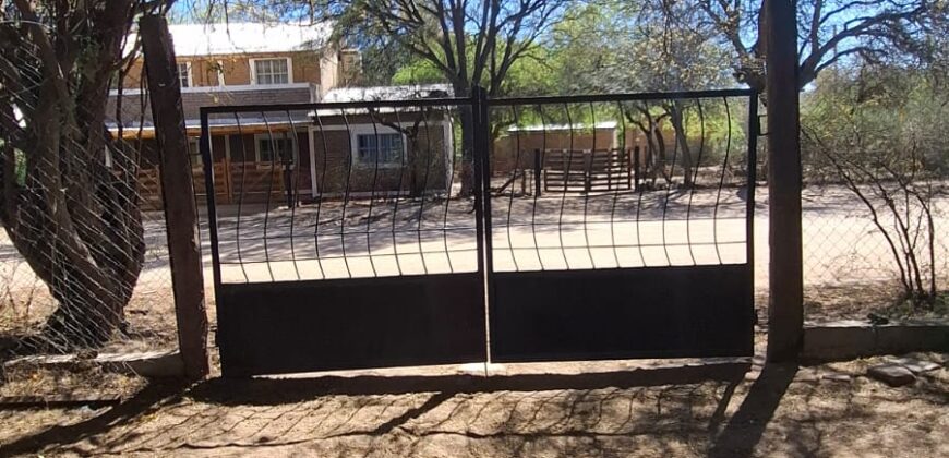 SE VENDE CASA DE DOS PISOS, HERMOSA VISTA A LOS CERROS. BUENA UBICACION