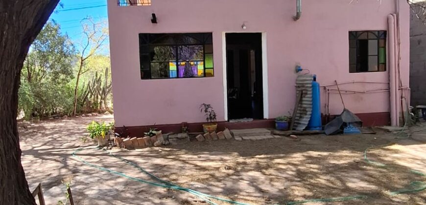 SE VENDE CASA DE DOS PISOS, HERMOSA VISTA A LOS CERROS. BUENA UBICACION