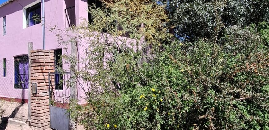 SE VENDE CASA DE DOS PISOS, HERMOSA VISTA A LOS CERROS. BUENA UBICACION