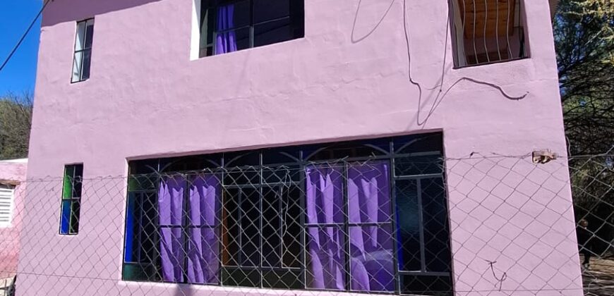 SE VENDE CASA DE DOS PISOS, HERMOSA VISTA A LOS CERROS. BUENA UBICACION