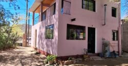 SE VENDE CASA DE DOS PISOS, HERMOSA VISTA A LOS CERROS. BUENA UBICACION