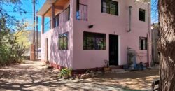 SE VENDE CASA DE DOS PISOS, HERMOSA VISTA A LOS CERROS. BUENA UBICACION