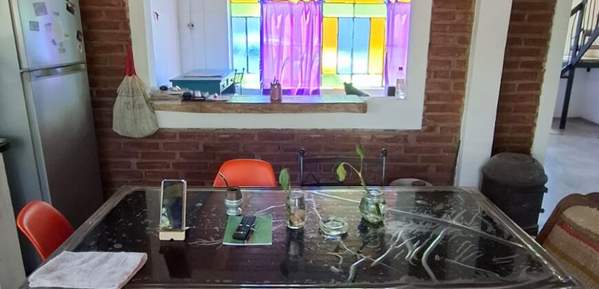 SE VENDE CASA DE DOS PISOS, HERMOSA VISTA A LOS CERROS. BUENA UBICACION