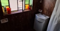 SE VENDE CASA DE DOS PISOS, HERMOSA VISTA A LOS CERROS. BUENA UBICACION