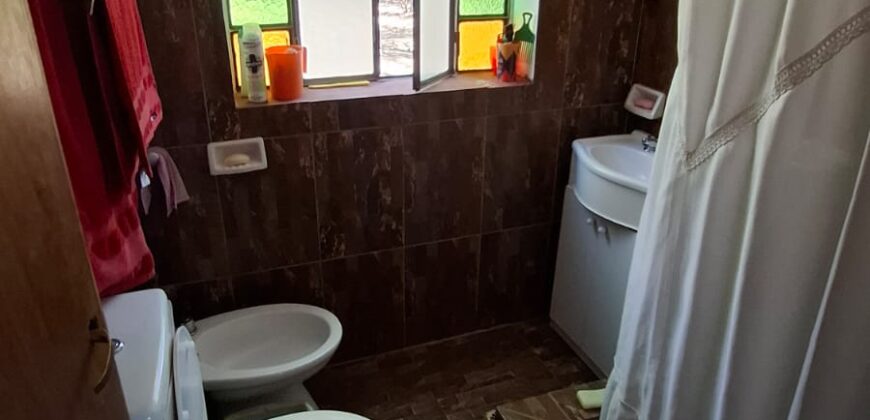 SE VENDE CASA DE DOS PISOS, HERMOSA VISTA A LOS CERROS. BUENA UBICACION