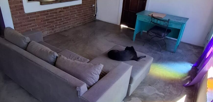 SE VENDE CASA DE DOS PISOS, HERMOSA VISTA A LOS CERROS. BUENA UBICACION