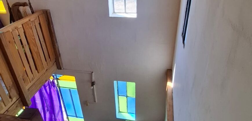 SE VENDE CASA DE DOS PISOS, HERMOSA VISTA A LOS CERROS. BUENA UBICACION