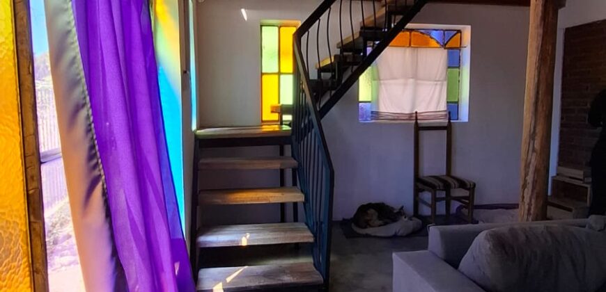 SE VENDE CASA DE DOS PISOS, HERMOSA VISTA A LOS CERROS. BUENA UBICACION