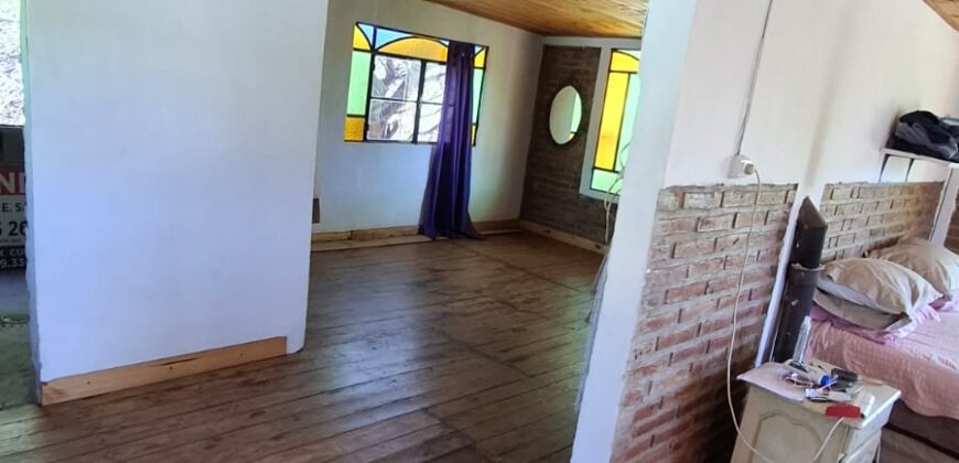 SE VENDE CASA DE DOS PISOS, HERMOSA VISTA A LOS CERROS. BUENA UBICACION